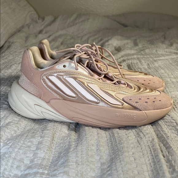 adidas Ozelia Women's Sneakers in Light Pink and Gold size 7.5 - Picture 3 of 10
